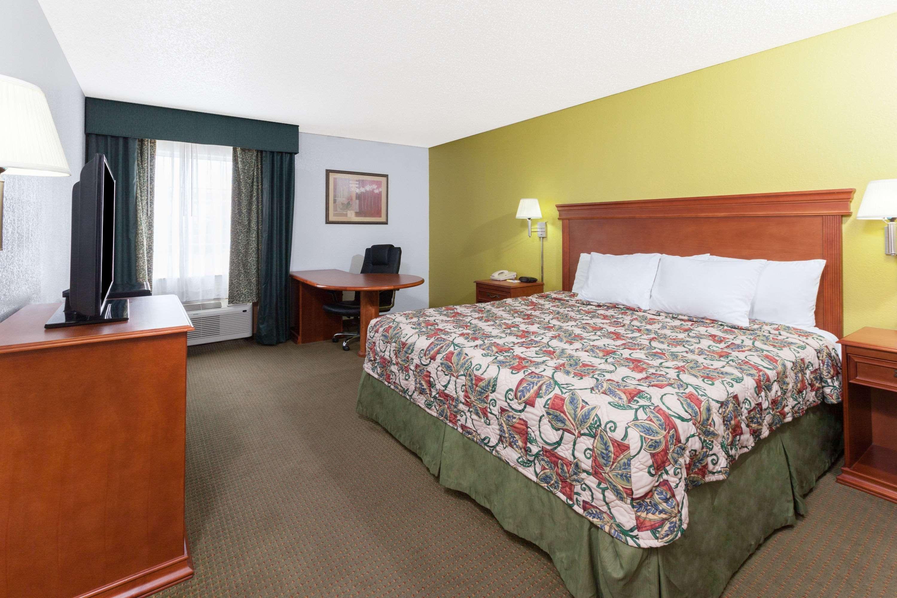 Days Inn By Wyndham Shawnee Exterior foto